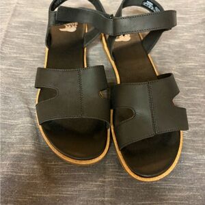 Women’s Sorel Black Flat Strappy Sandals Size 9 EUC